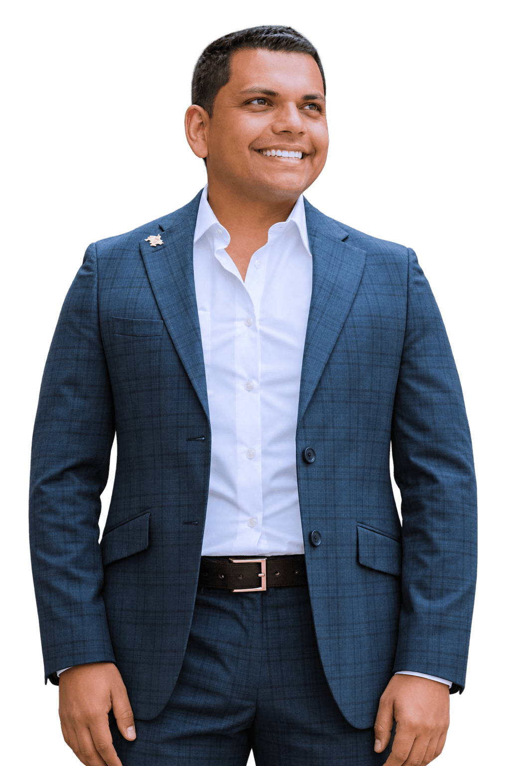 Diego García, de traje azul, sonriendo